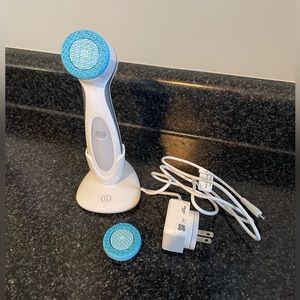 NuSkin Lumi Spa cleansing device